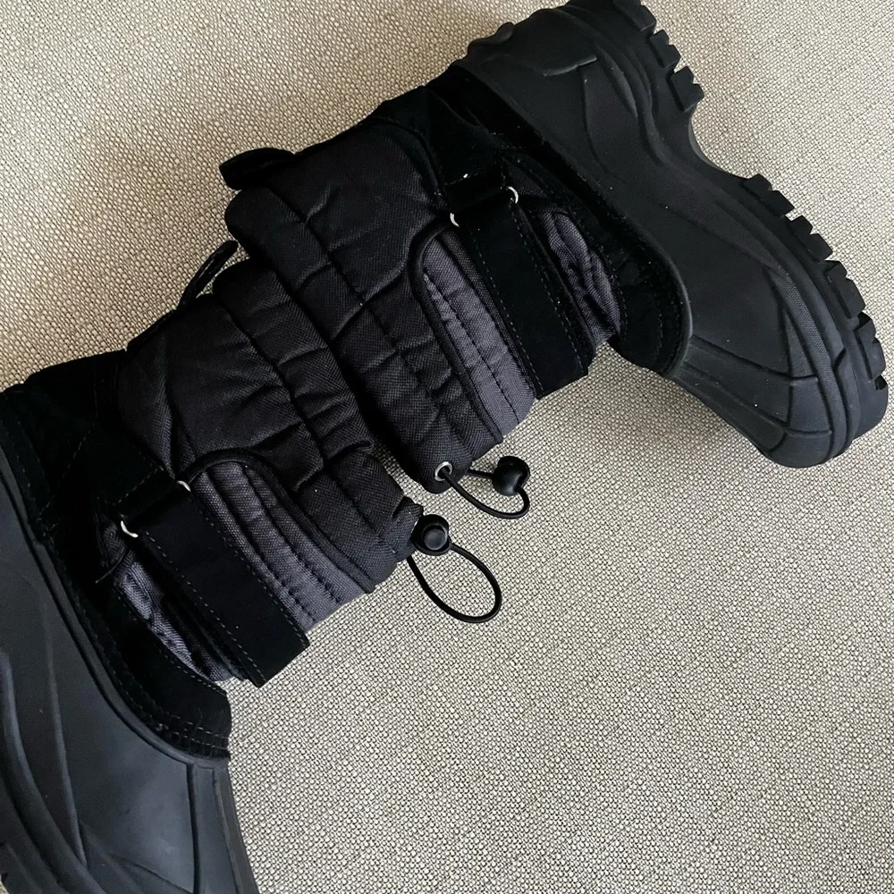 Khombu durable black